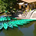 Les Chantours, Domaine Naturel Arbore Et Fleuri De15 Hectares Bed and Breakfast