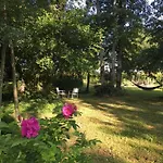 Les Chantours, Domaine Naturel Arbore Et Fleuri De15 Hectares 3*
