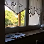 Bed and Breakfast Les Chantours, Domaine Naturel Arbore Et Fleuri De15 Hectares