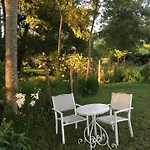 Les Chantours, Domaine Naturel Arbore Et Fleuri De15 Hectares