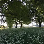 Les Chantours, Domaine Naturel Arbore Et Fleuri De15 Hectares