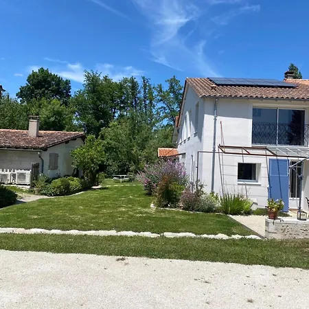 Bed & Breakfast Les Chantours, Domaine De 15 Hectares Arbore Et Fleuri