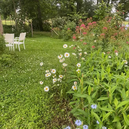 Les Chantours, Domaine Naturel Arbore Et Fleuri De15 Hectares