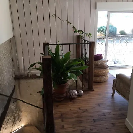 Alojamento de Acomodação e Pequeno-almoço Les Chantours, Domaine Naturel Arbore Et Fleuri De15 Hectares 3*