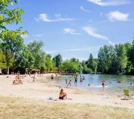 Les Chantours, Domaine Naturel Arbore Et Fleuri De15 Hectares