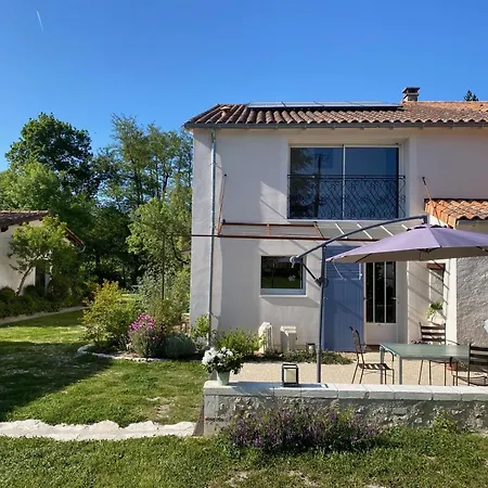 Les Chantours, Domaine De 15 Hectares Arbore Et Fleuri Bed & Breakfast