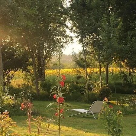 Bed & Breakfast Les Chantours, Domaine De 15 Hectares Arbore Et Fleuri