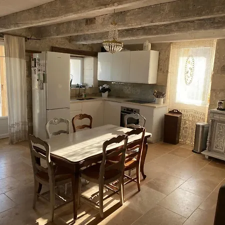Bed & Breakfast Les Chantours, Domaine Naturel Arbore Et Fleuri De15 Hectares 3*