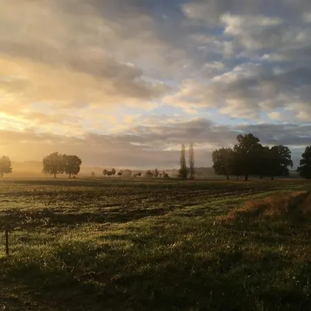 Les Chantours, Domaine Naturel Arbore Et Fleuri De15 Hectares Bed & Breakfast Saint-Antoine-Cumond