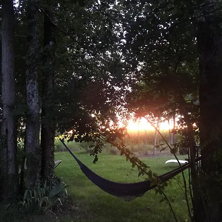 Les Chantours, Domaine Naturel Arbore Et Fleuri De15 Hectares فندق مبيت وإفطار