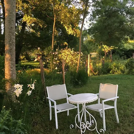 Les Chantours, Domaine Naturel Arbore Et Fleuri De15 Hectares