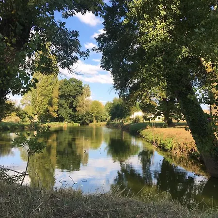 Les Chantours, Domaine Naturel Arbore Et Fleuri De15 Hectares Bed & Breakfast Saint-Antoine-Cumond