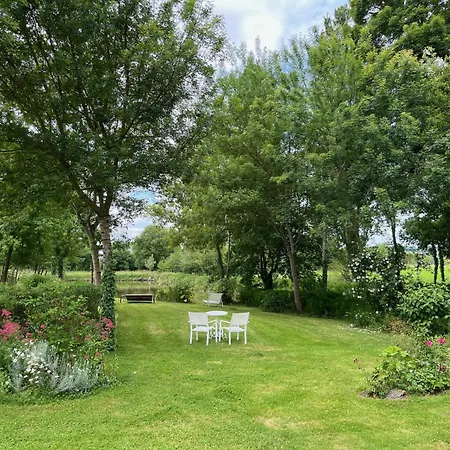לינה וארוחת בוקר Les Chantours, Domaine Naturel Arbore Et Fleuri De15 Hectares